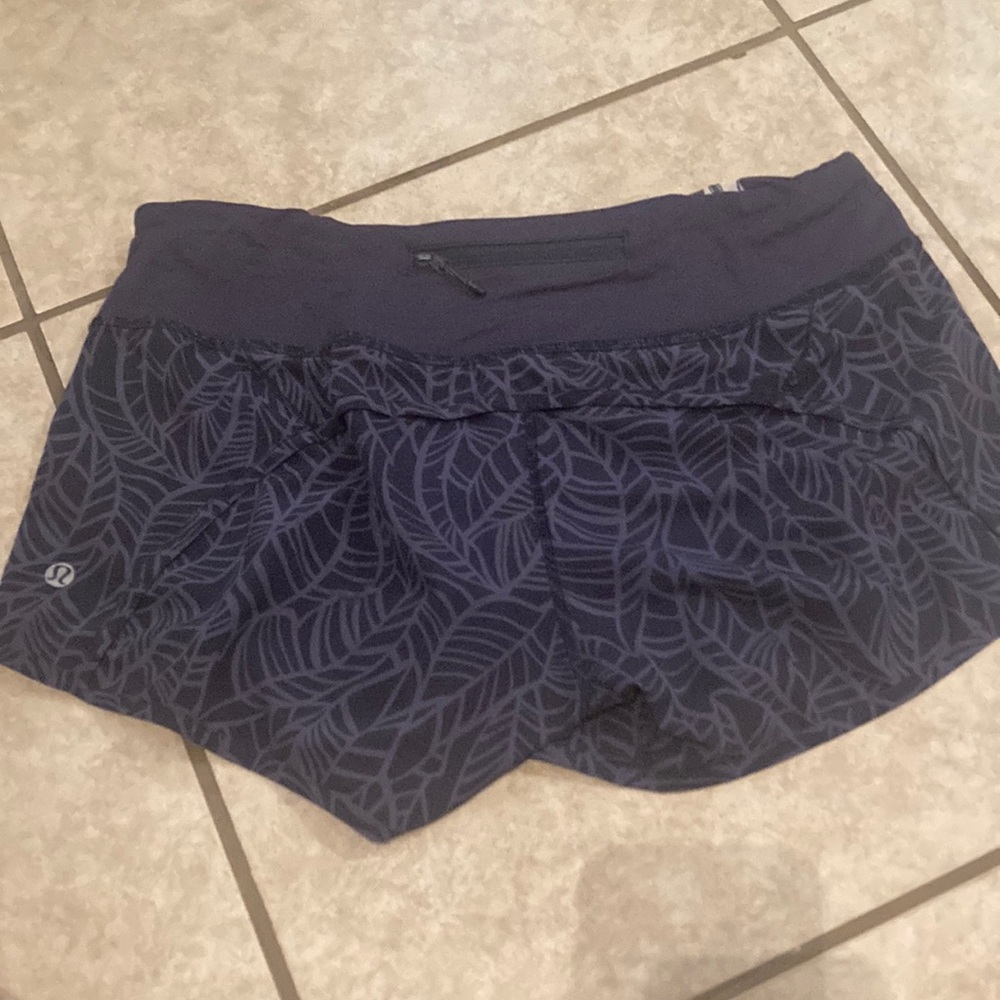 LULULEMON- Low rise speed up shorts